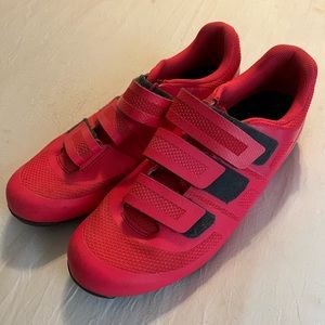 Women’s size 40 / 8 Pearl Izumi spin shoes with clips